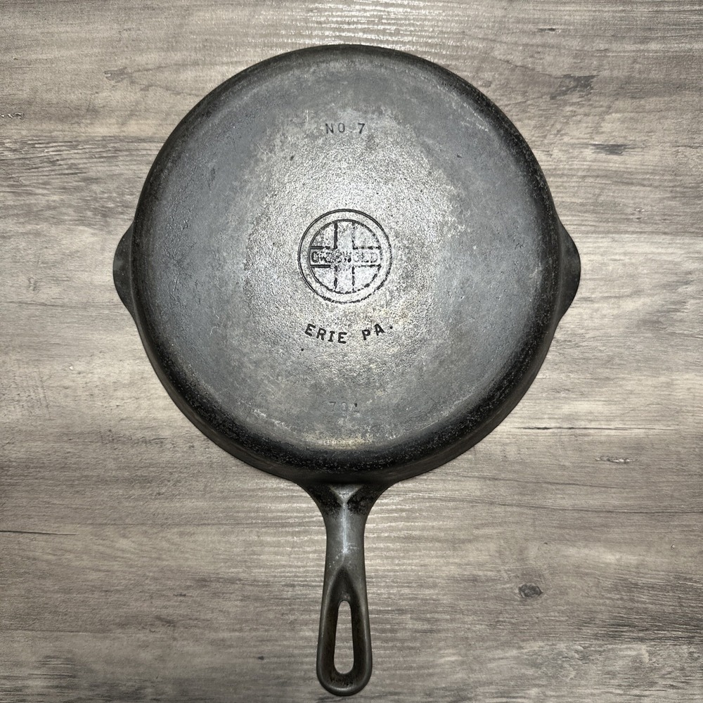 Vintage GRISWOLD Cast Iron SKILLET Frying Pan # 7 SMALL BLOCK LOGO 701 Antique